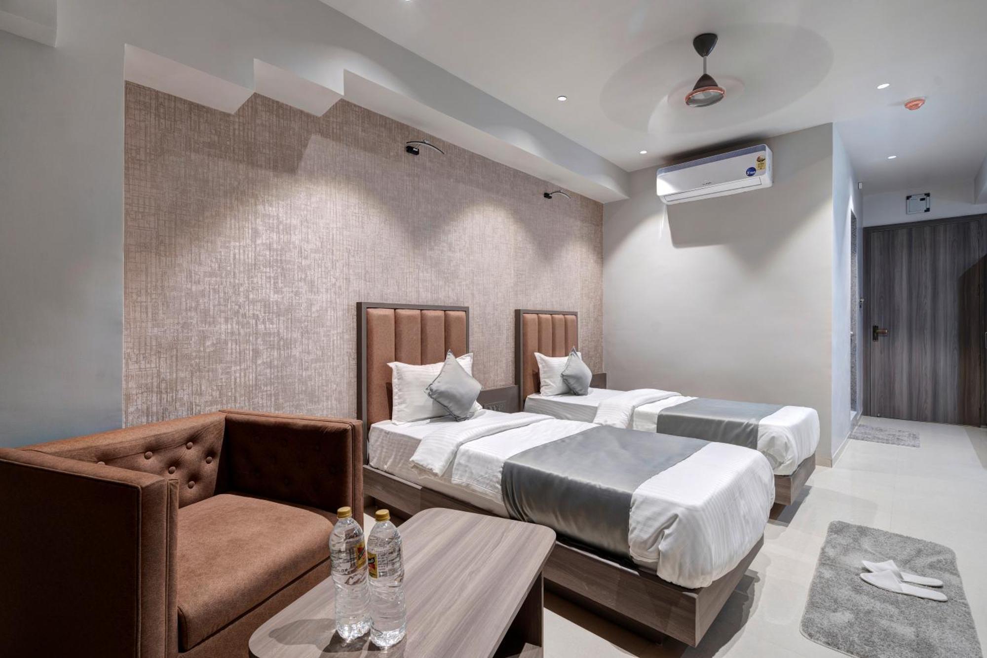 Hotel Sparsh Divine Ahmedabad Exterior photo