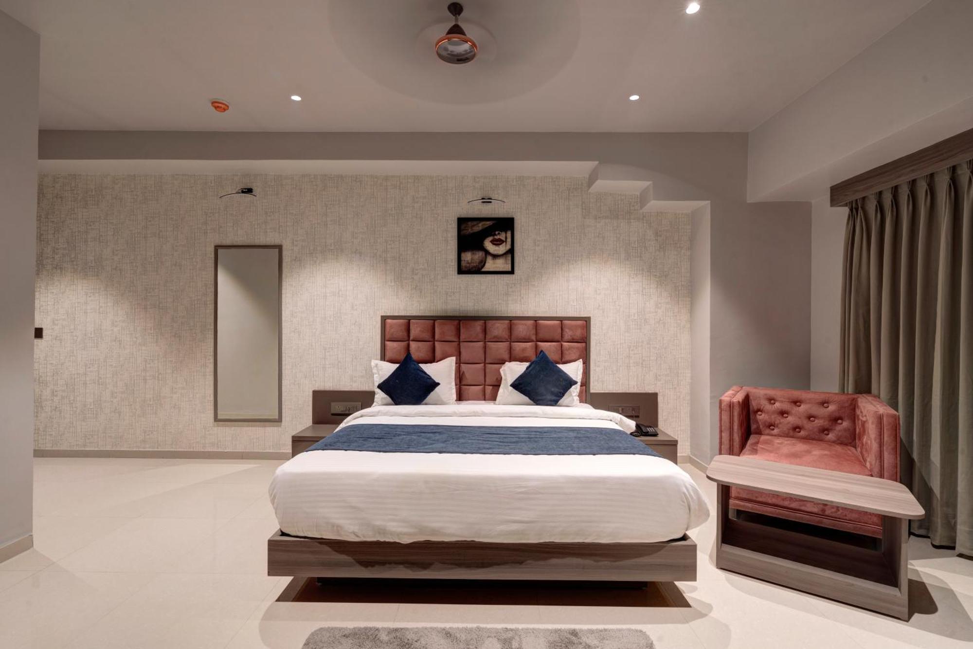 Hotel Sparsh Divine Ahmedabad Exterior photo