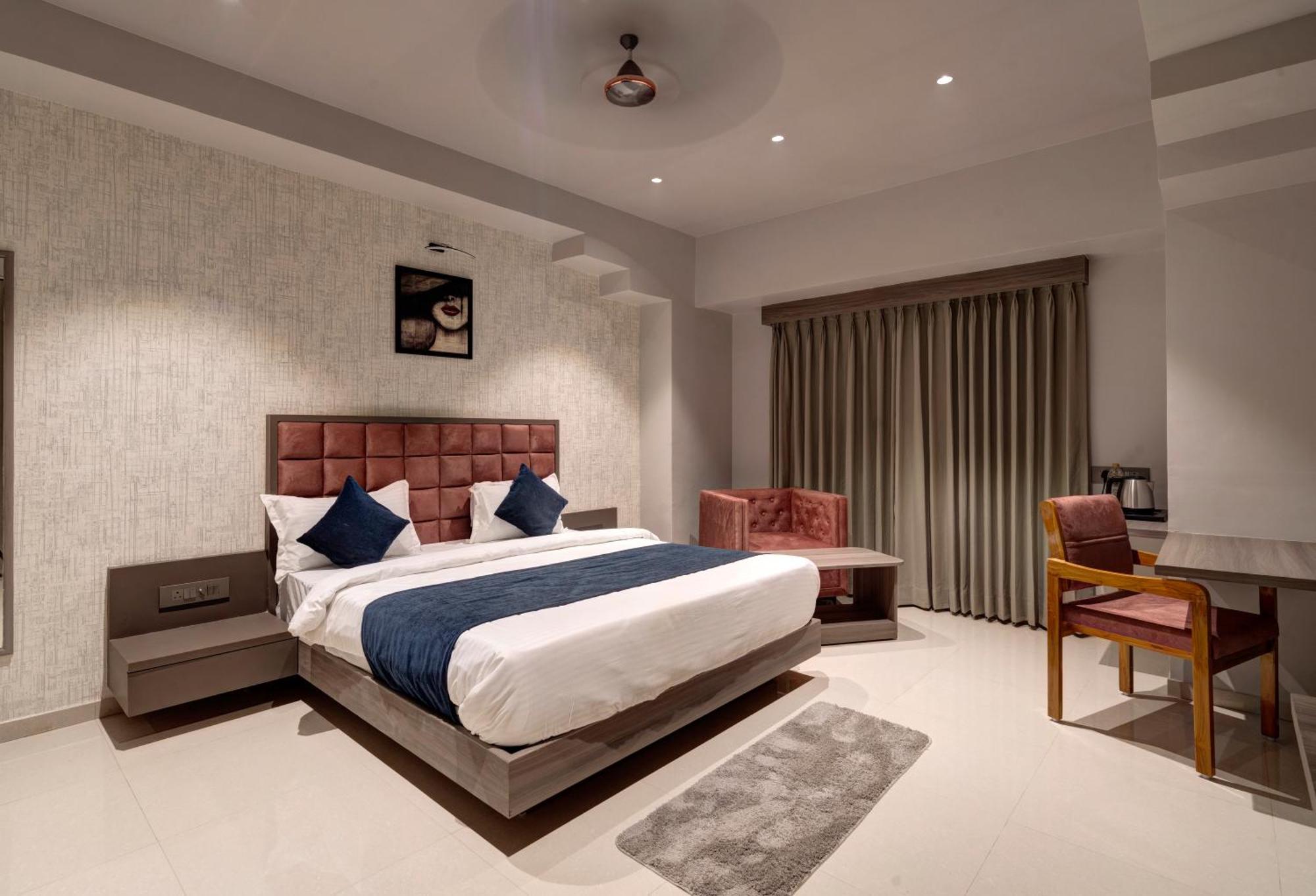 Hotel Sparsh Divine Ahmedabad Exterior photo