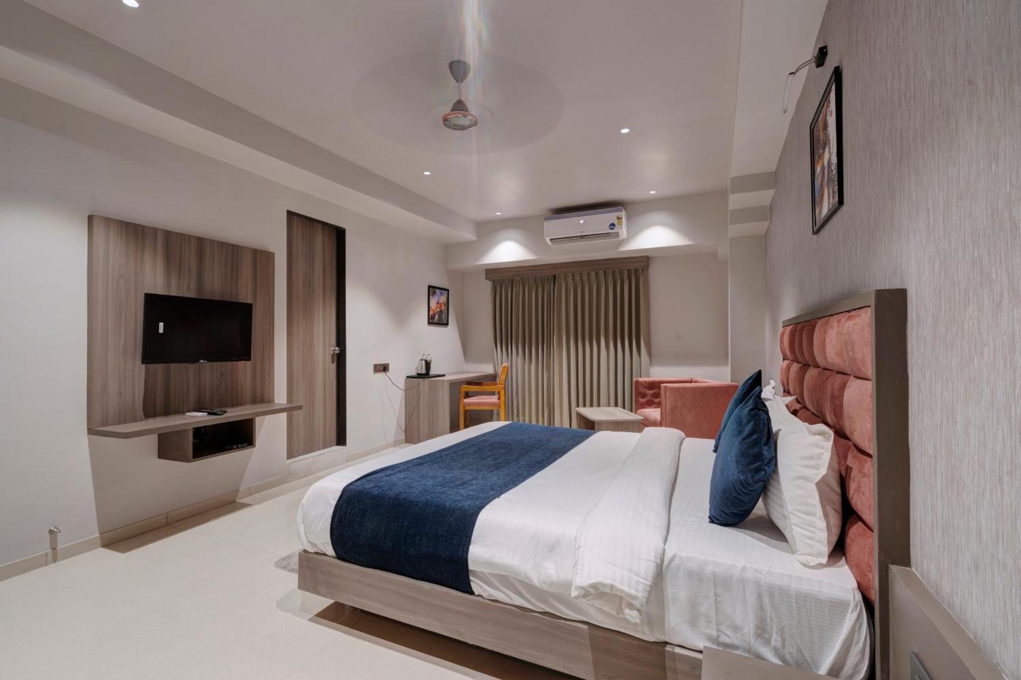 Hotel Sparsh Divine Ahmedabad Exterior photo